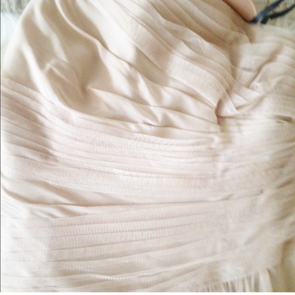 Like new Vera wang cream  wedding dress size 4 - Picture 7 of 11